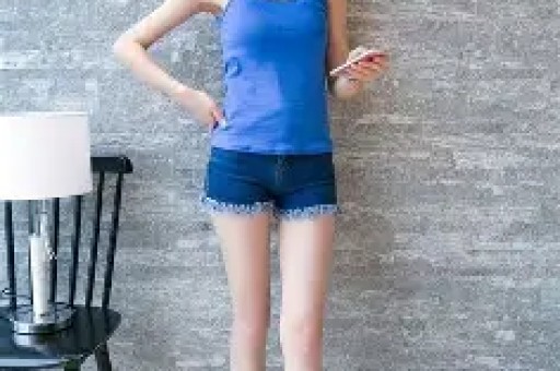 全网吃瓜！某单位美女网红被扒！浑身大牌豪车珠光宝气！