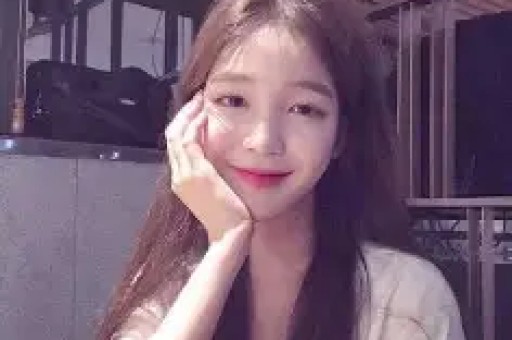 爆料贾浅浅论文博主“抒情的森林”回应：抄没抄作家本人最清楚；学术不端的事没人能捂着希望学校不护短别寒了读书人的心